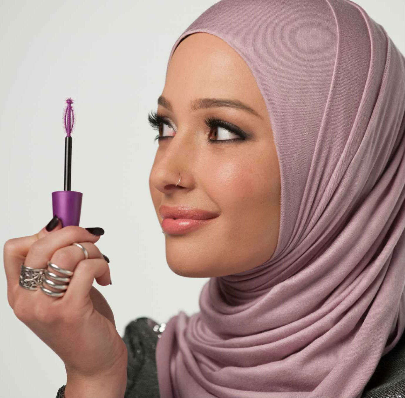 el-primer-hijabi-covergirl-está-aquí-y-su-nombre-es-nura-afia-03