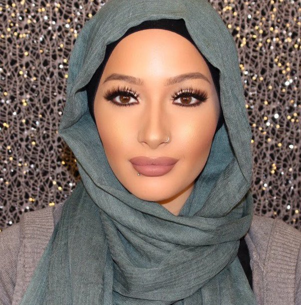 el-primer-hijabi-covergirl-está-aquí-y-su-nombre-es-nura-afia-01