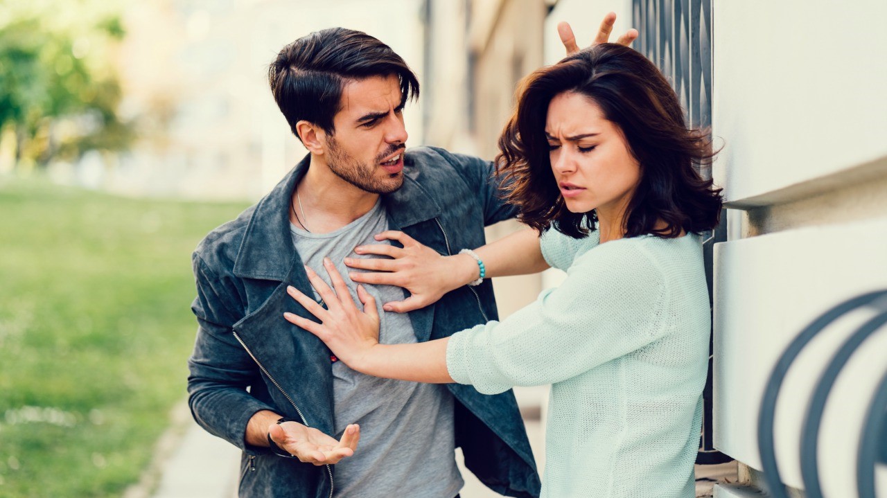 Todavía se ponen celosos.  |  9 pistas seguras de que tu ex te quiere de vuelta |  Su belleza