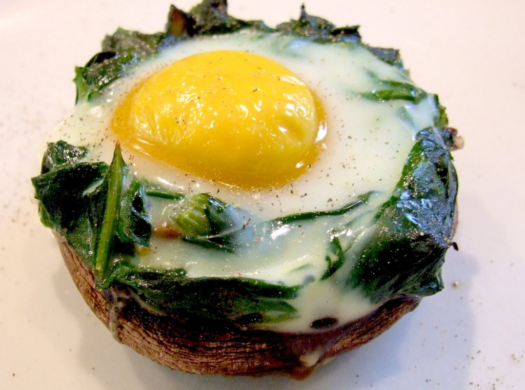 Huevo al horno con espinacas y champiñones |  8 ideas de desayuno caliente para el invierno |  Su belleza