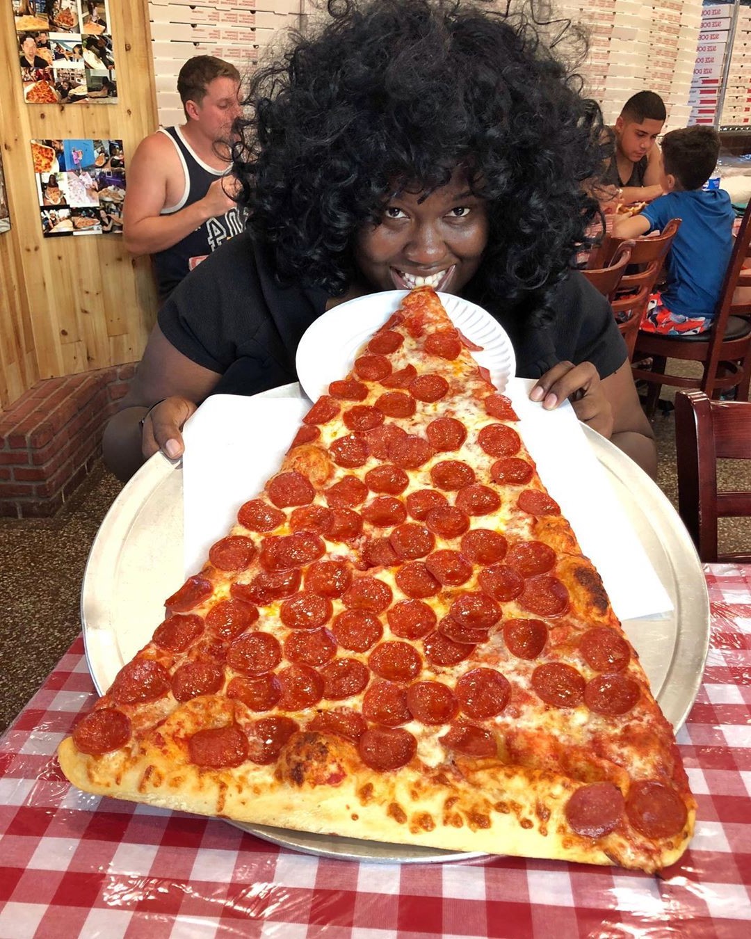 Porciones de pizza XXL |  nueva tendencia gastronómica es una porción de pizza gigante: la más grande que hayas visto |  Su belleza