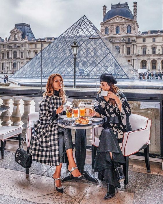 el louvre |  8 mejores lugares para visitar en París |  Su belleza