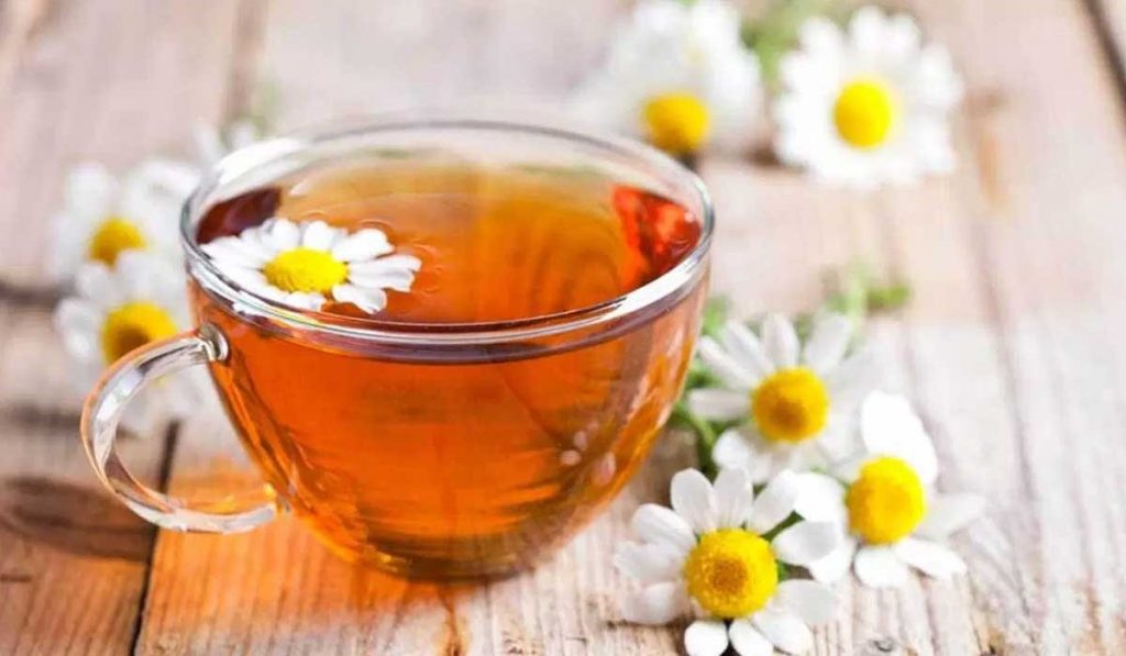 ayuda con el alivio del estrés y ayuda con el alivio del estrés |  8 beneficios del té de manzanilla |  Su belleza