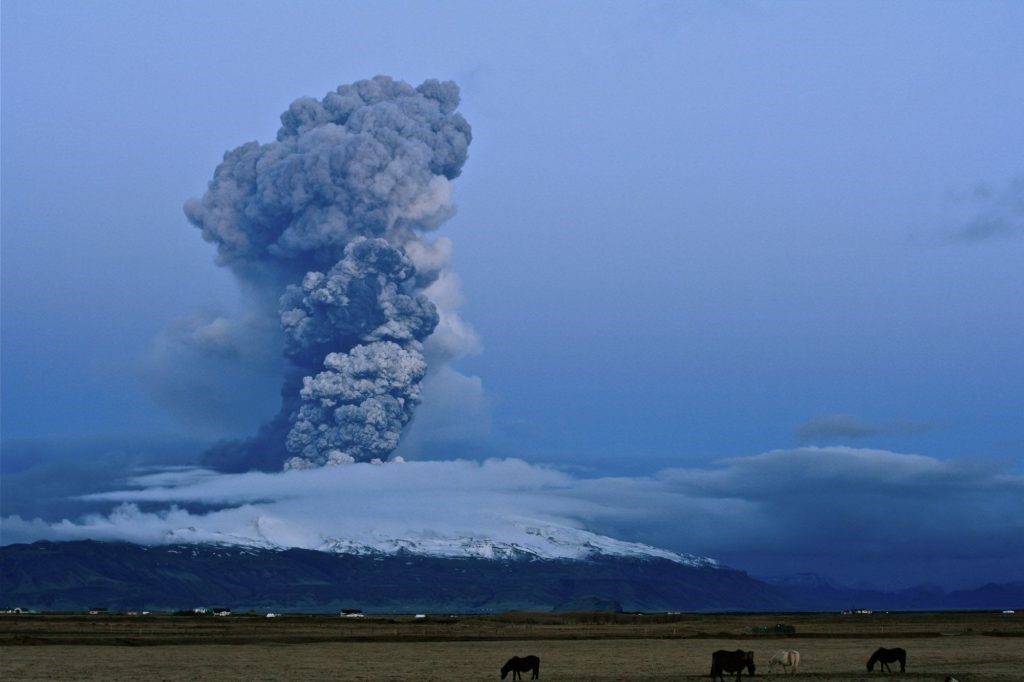 Volcán Eyjafjallajökull, Islandia |  8 países de la Noche Blanca para visitar |  Su belleza