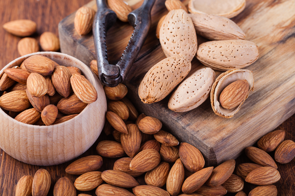 almendras |  11 mejores alimentos para comer en la temporada de lluvias |  Su belleza