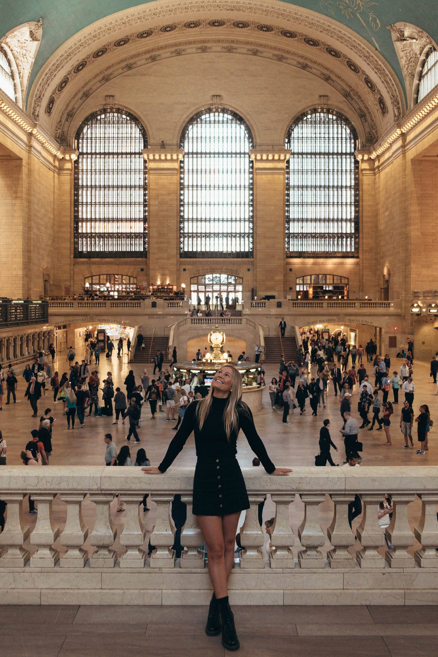 Traje negro |  15 lecciones de moda que solo aprendes mientras vives en la ciudad de Nueva York |  Su belleza