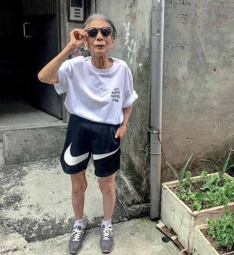   Traje de Luna Lin |  12 mujeres mayores de 50 años con un estilo ridículamente bueno |  Su belleza
