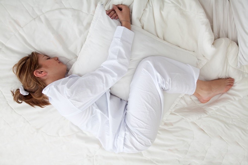 Posición para dormir del abrazador de almohadas |  Esto es lo que dice tu posición para dormir sobre tu personalidad |  Su belleza
