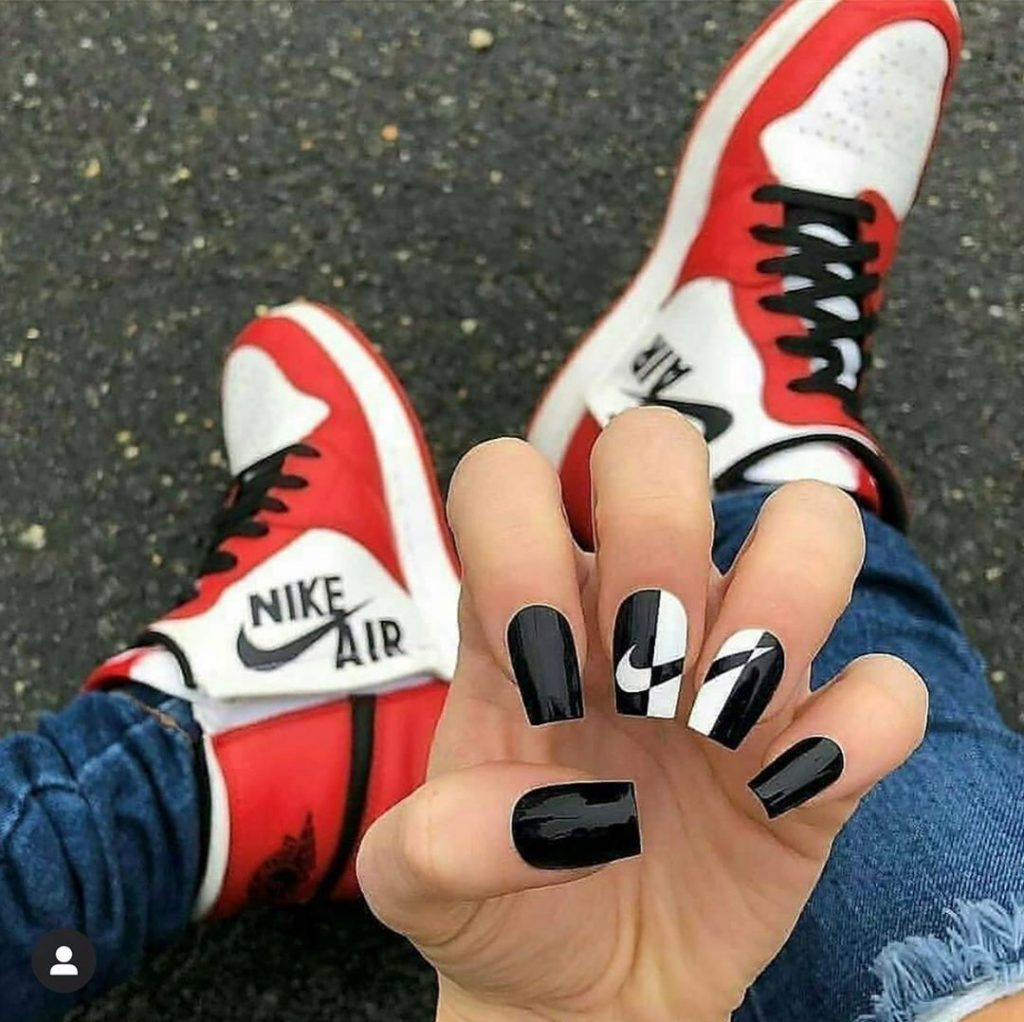 #2 |  Zapatillas de deporte de lujo Nail Art - Ahora que es una idea novedosa |  Su belleza