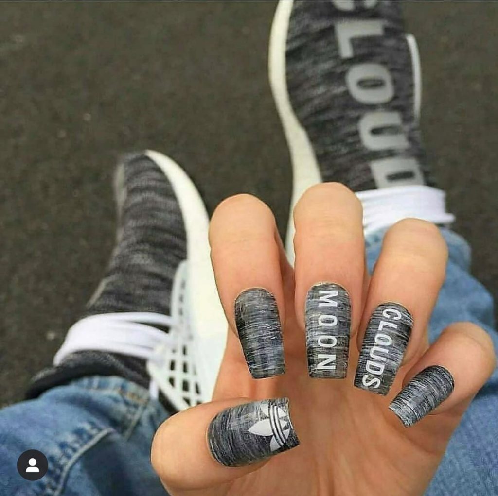 #3 |  Zapatillas de deporte de lujo Nail Art - Ahora que es una idea novedosa |  Su belleza