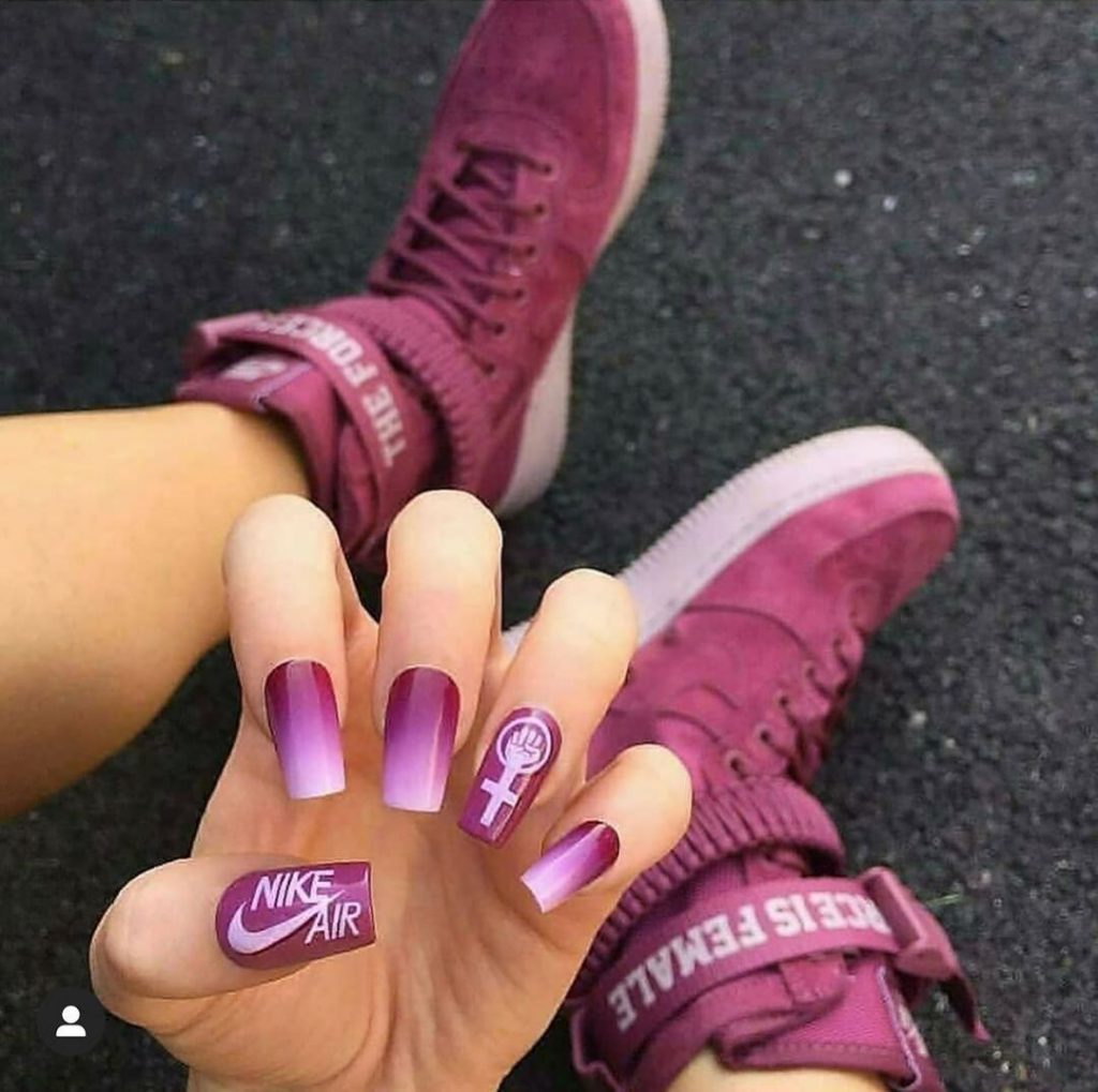 #6 |  Zapatillas de deporte de lujo Nail Art - Ahora que es una idea novedosa |  Su belleza