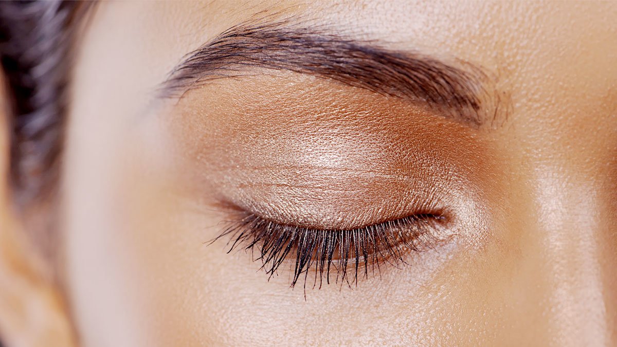 Convierta la sombra de ojos en una sombra en crema decadente |  15 maneras de usar vaselina en tu rutina de belleza |  Su belleza
