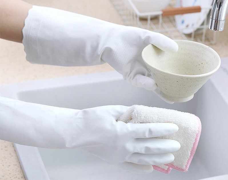 Usa guantes siempre que laves los platos |  10 cosas que debes saber antes de ponerte uñas acrílicas |  Su belleza