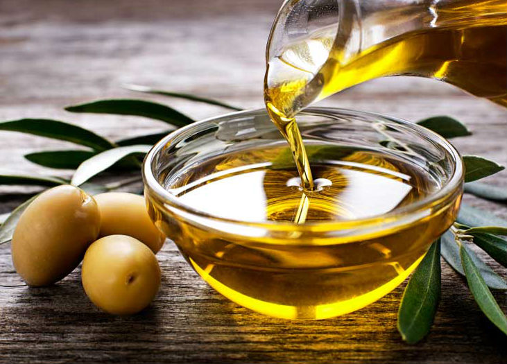 Prueba el aceite de oliva como humectante potenciado.  |  7 técnicas asombrosas para mantener las piernas suaves |  Su belleza
