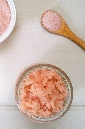 Exfoliante de sal del Himalaya #2 |  10 recetas caseras de exfoliantes con sal marina que puedes hacer tú mismo |  Su belleza