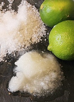 Exfoliante de lima y sal de coco |  10 recetas caseras de exfoliantes con sal marina que puedes hacer tú mismo |  Su belleza