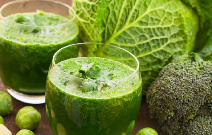 Jugo de col para una piel radiante |  Los 7 mejores consejos para la dieta de verano (sopas de frutas, paletas heladas de verduras y bebidas desintoxicantes)