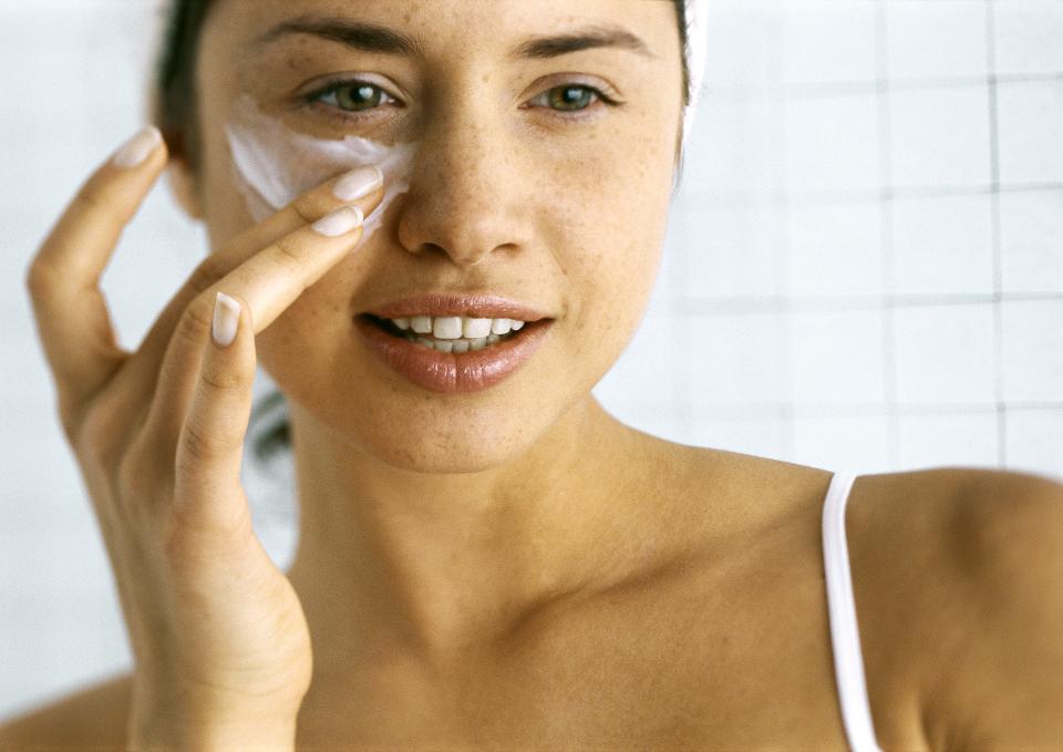 Protege el área de tus ojos |  9 mejores consejos para obtener una piel radiante en verano de forma natural |  Su belleza