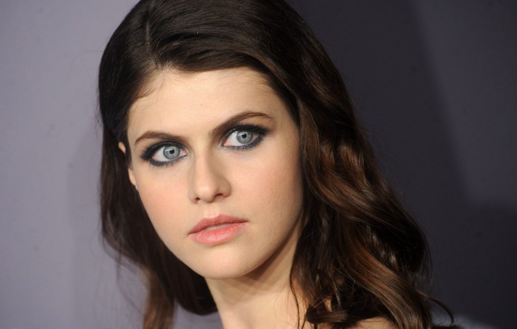 Alexandra Daddario |  10 actrices con los ojos más bonitos |  Su belleza