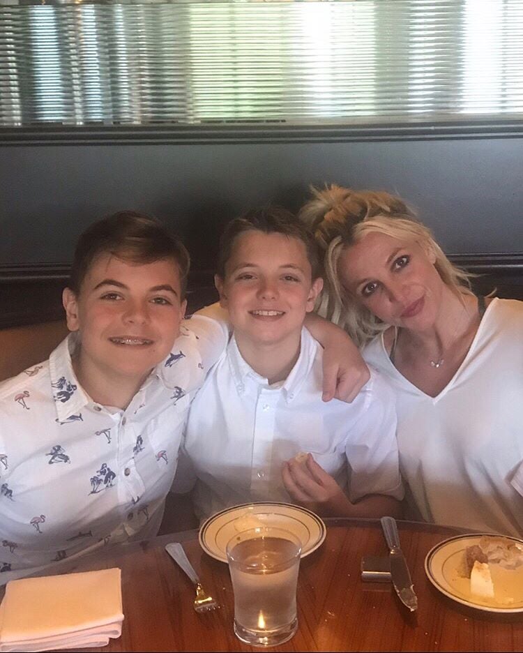 Sean Federline (13 años) y Jayden James Federline (12 años) |  Britney Spears |  Su belleza