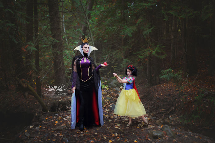 Adorable_Cosplay_Duo_7-Year-Old_Daughter_And_Mom_Dress_Up_As_Disney_Characters_7