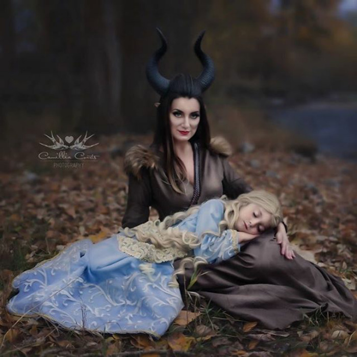 Adorable_Cosplay_Duo_7-Year-Old_Daughter_And_Mom_Dress_Up_As_Disney_Characters_12