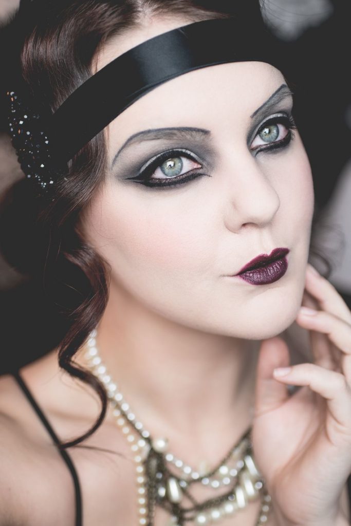 locos años veinte |  11 ideas espeluznantes y geniales de maquillaje de Halloween para probar este año |  Su belleza