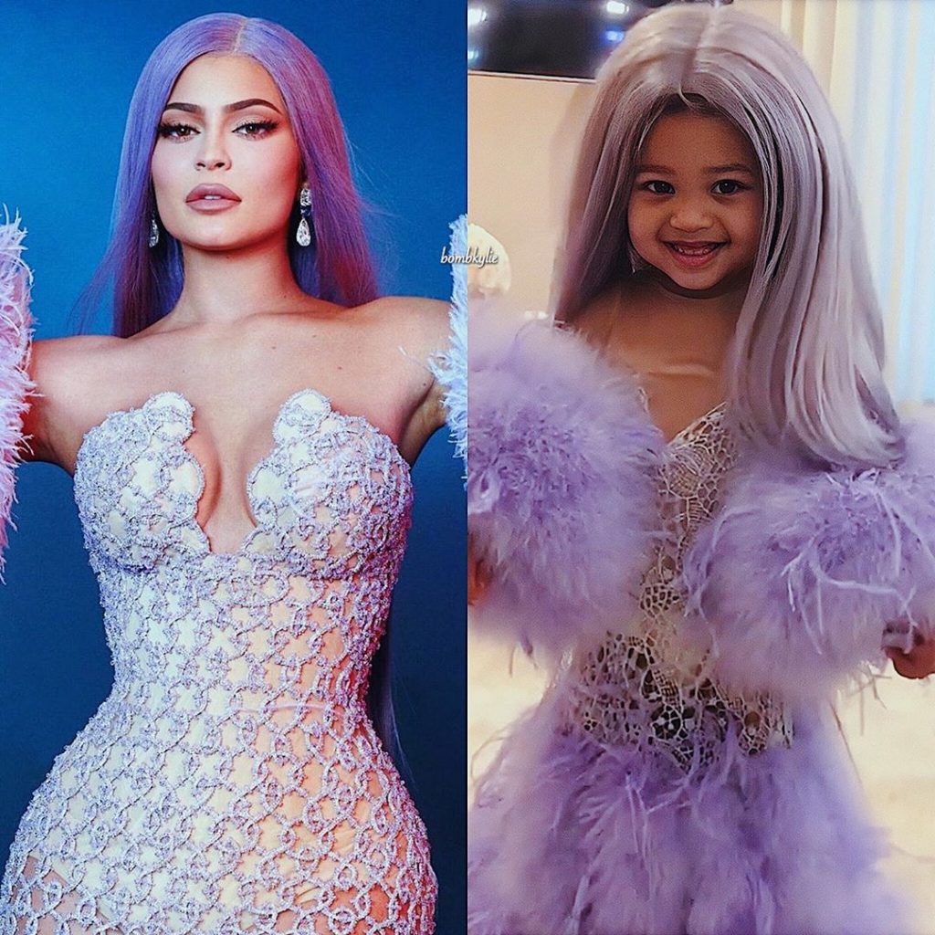 Versión en tamaño mini de Kylie |  Stormi Webster vestida como mamá Kylie y papá Travis es totalmente adorable |  Su belleza