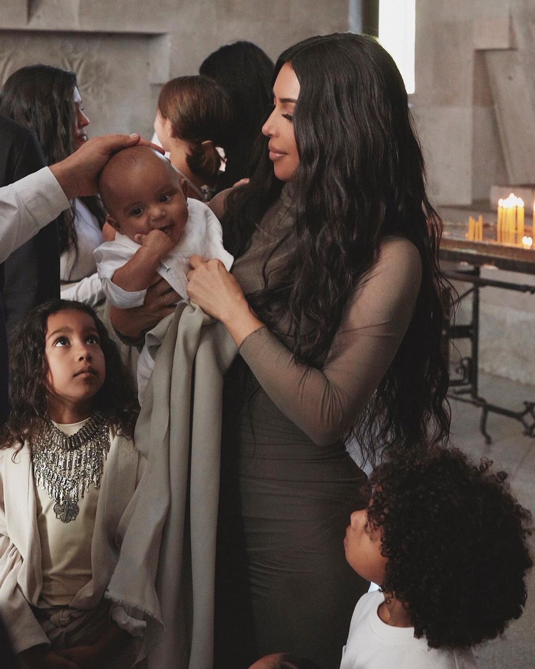 Kim Kardashian y sus hijos bautizados en la iglesia armenia #2 |  Su belleza