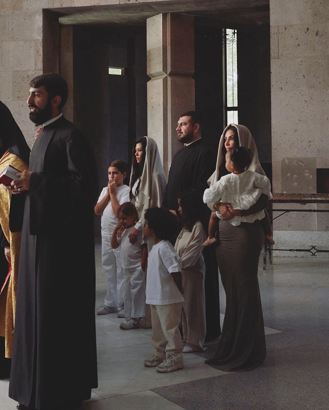 Kim Kardashian y sus hijos bautizados en la iglesia armenia #8 |  Su belleza