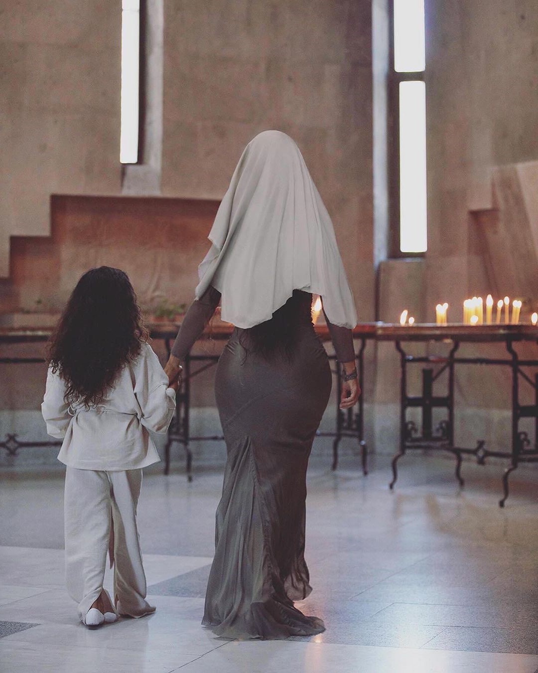 Kim Kardashian y sus hijos bautizados en la iglesia armenia #9 |  Su belleza