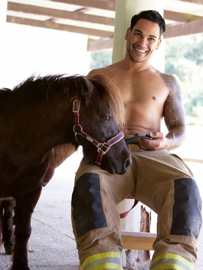 |  Bomberos y animales australianos calientes en el calendario benéfico 2020 Melt Our Hearts |  Su belleza