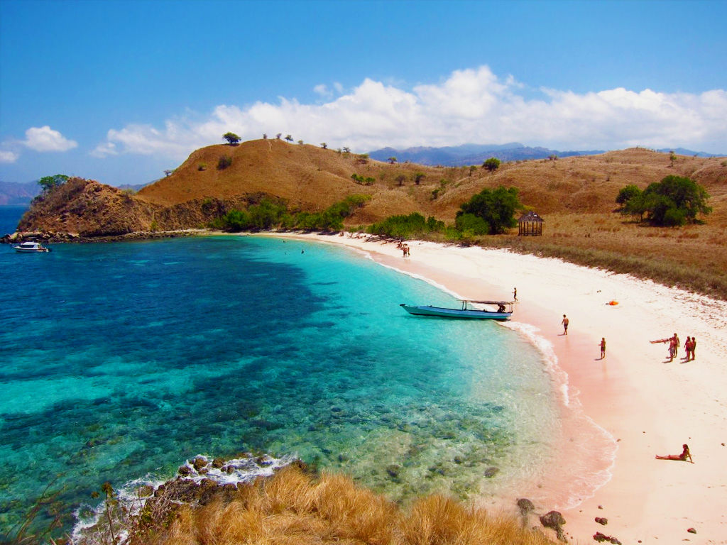 lugares_increíbles_para_encontrar_playas_de_arena_rosa_04