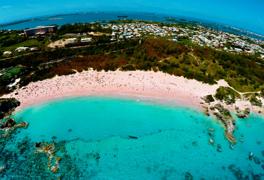 lugares_increibles_para_encontrar_playas_de_arena_rosa_07