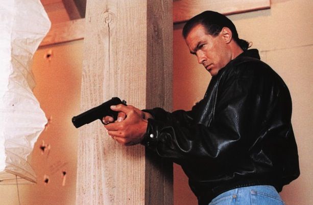 Steven Seagal |  8 actores que interpretan a tipos duros en las películas (pero en realidad son novios) |  Su belleza