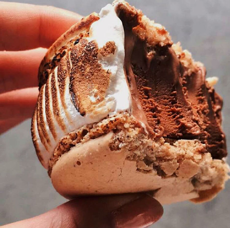 macaron-helado-sándwiches-la-nueva-tendencia-de-postres-y-estamos-a favor-09