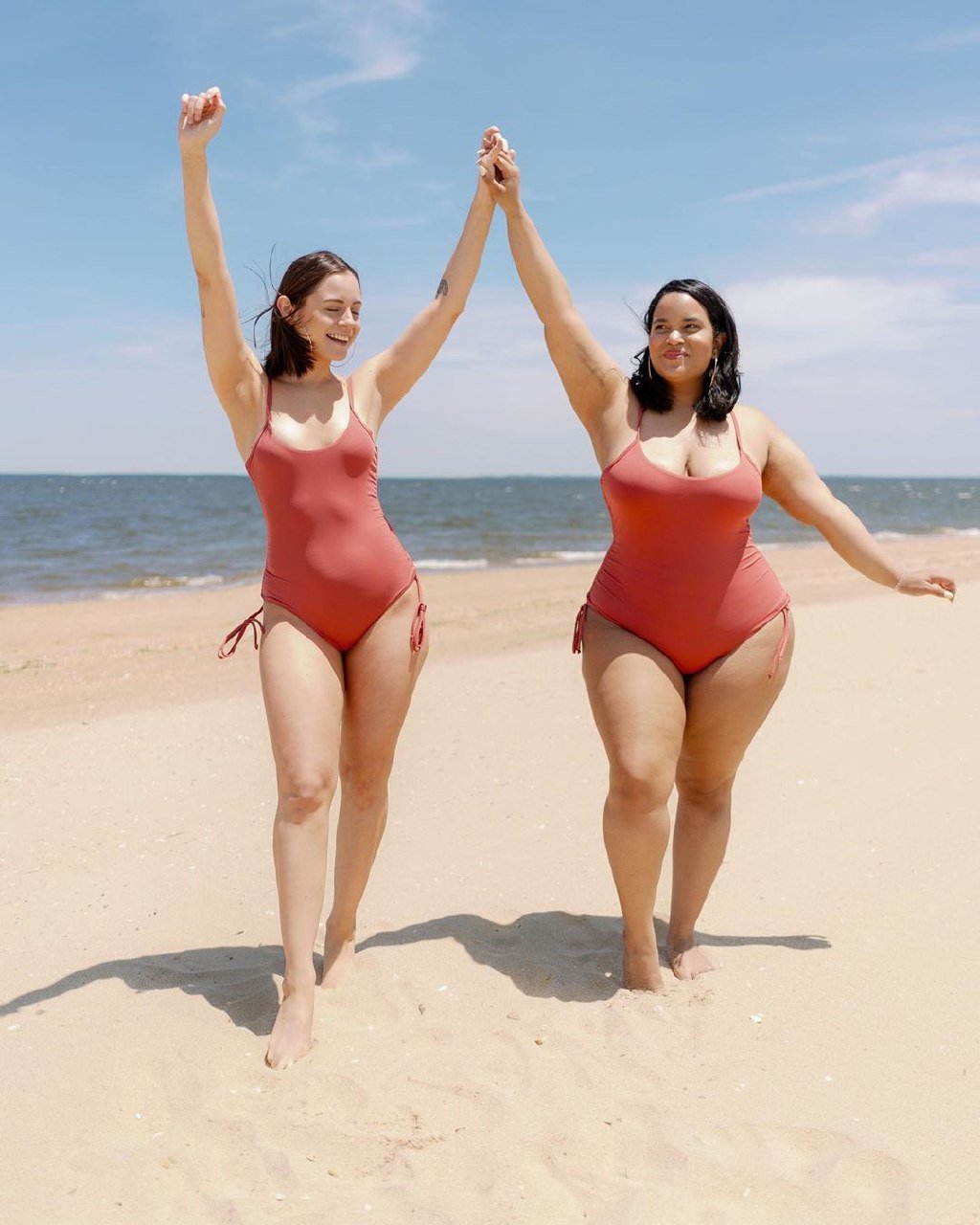 Cuerpo Positivo Denise Mercedes y Maria Castellanos |  vístete para impresionar: dos amigas demuestran que el estilo brilla en todos los cuerpos |  Su belleza