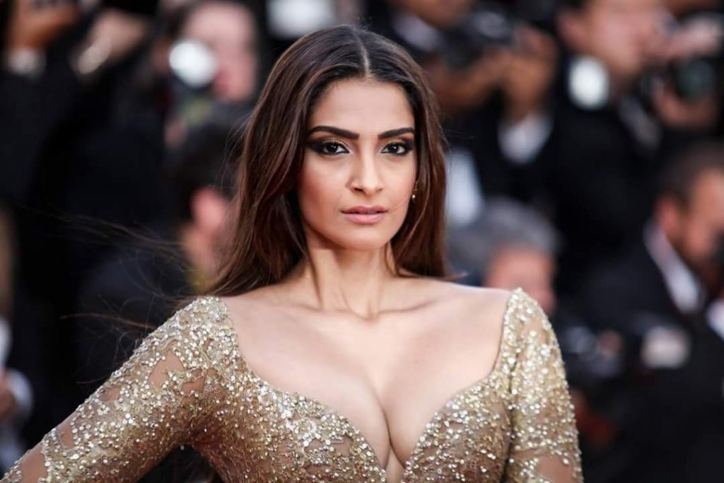 Sonam Kapoor |  8 deslumbrantes de Bollywood comparten sus principales rutinas de belleza, y estamos ansiosos por probarlas |  Su belleza