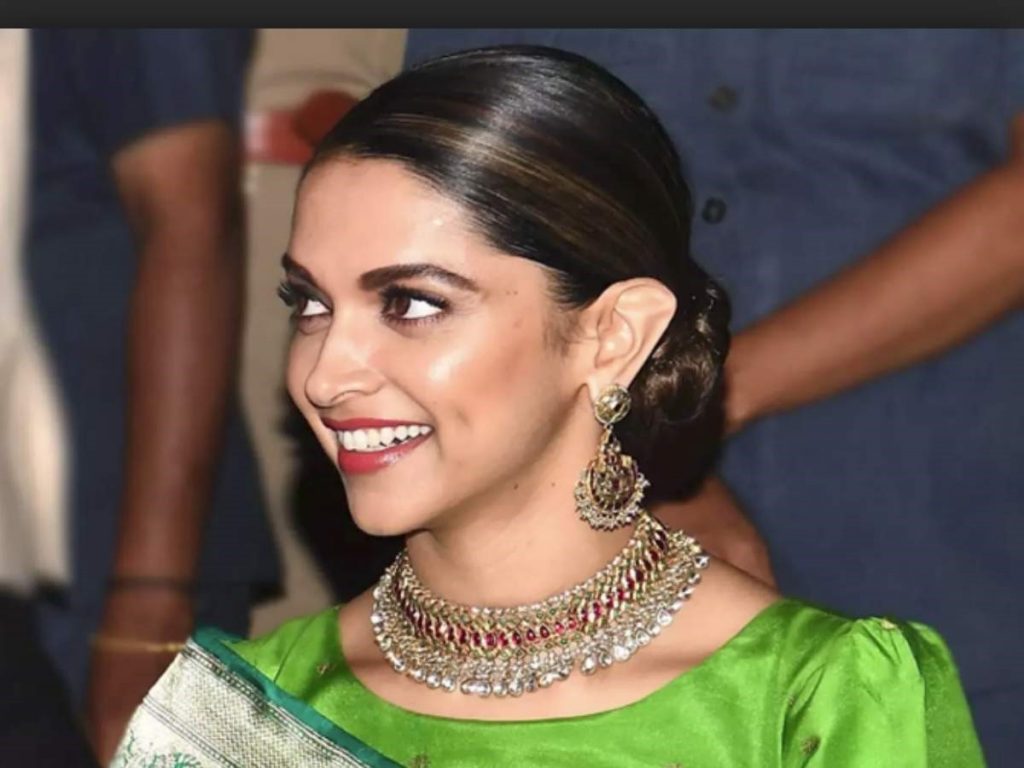 Deepika Padukona |  8 deslumbrantes de Bollywood comparten sus principales rutinas de belleza, y estamos ansiosos por probarlas |  Su belleza