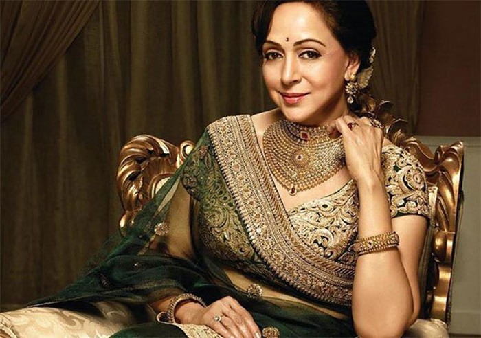 Hema Malini |  8 deslumbrantes de Bollywood comparten sus principales rutinas de belleza, y estamos ansiosos por probarlas |  Su belleza