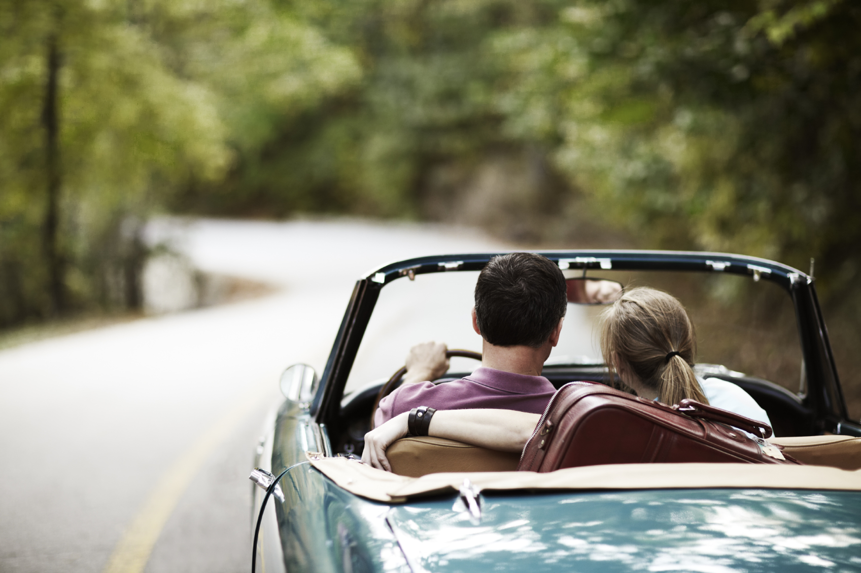 Pareja de coches antiguos