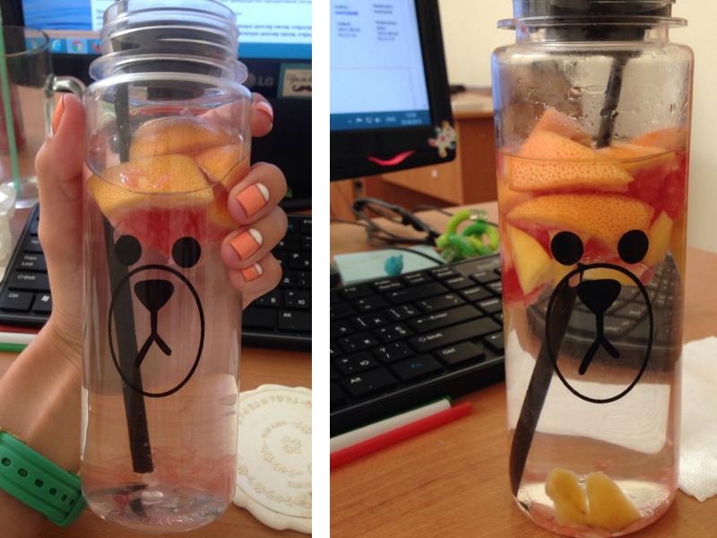 Beber agua infusionada con frutas