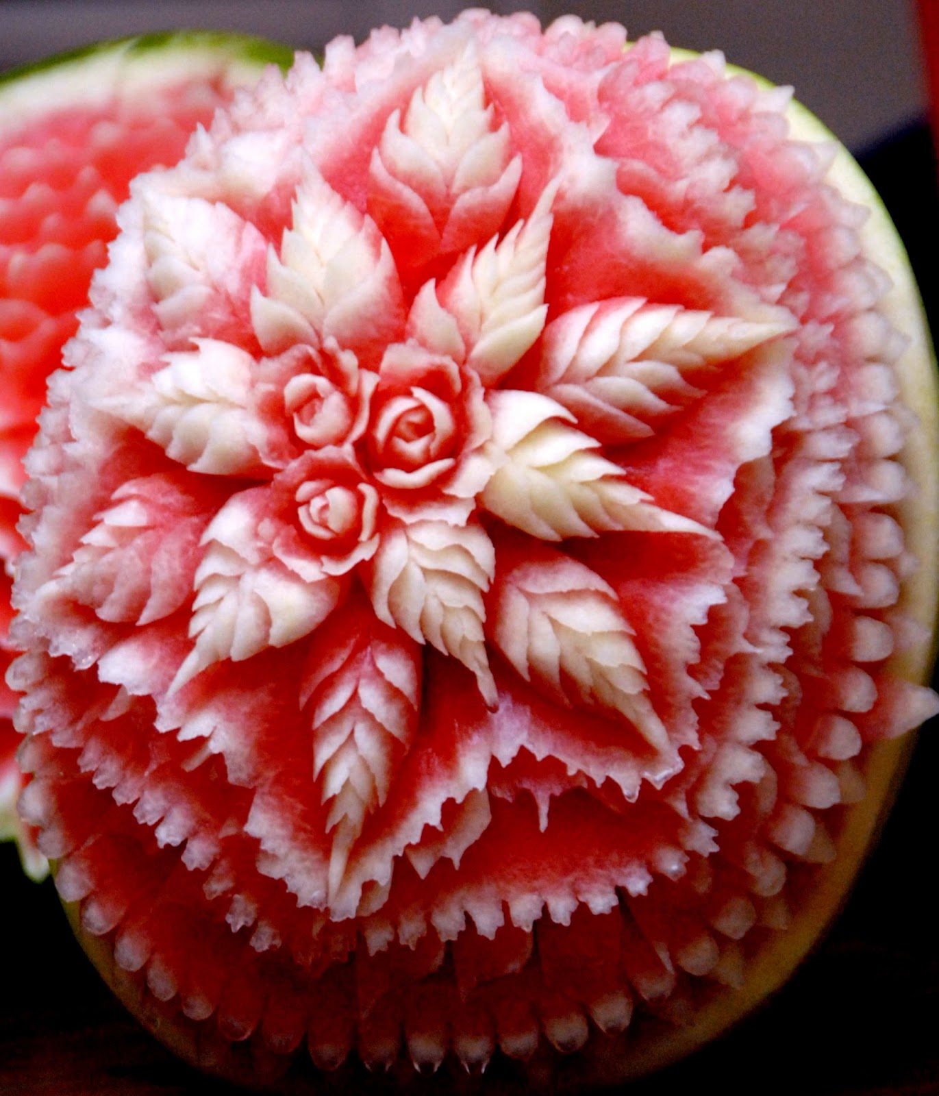 creative_fruit_carvings-05