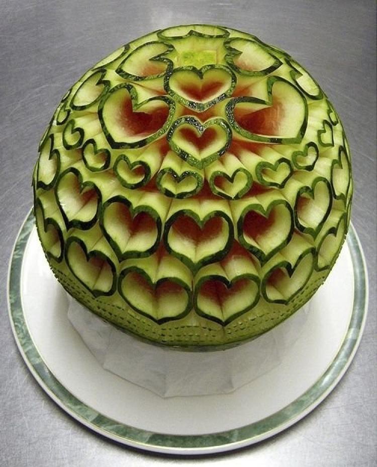 creative_fruit_carvings-07