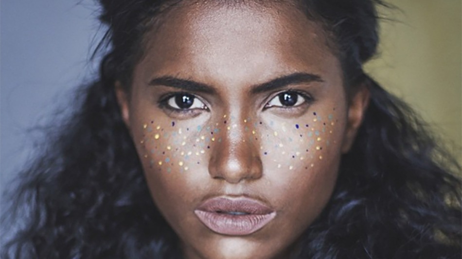rainbow_freckles_a_whimsical_beauty_trend_youll_adore_01