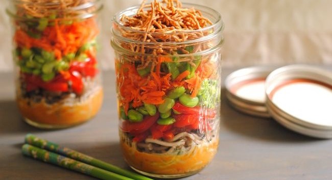 http://foxeslovelemons.com/asian-noodle-salad-jars/