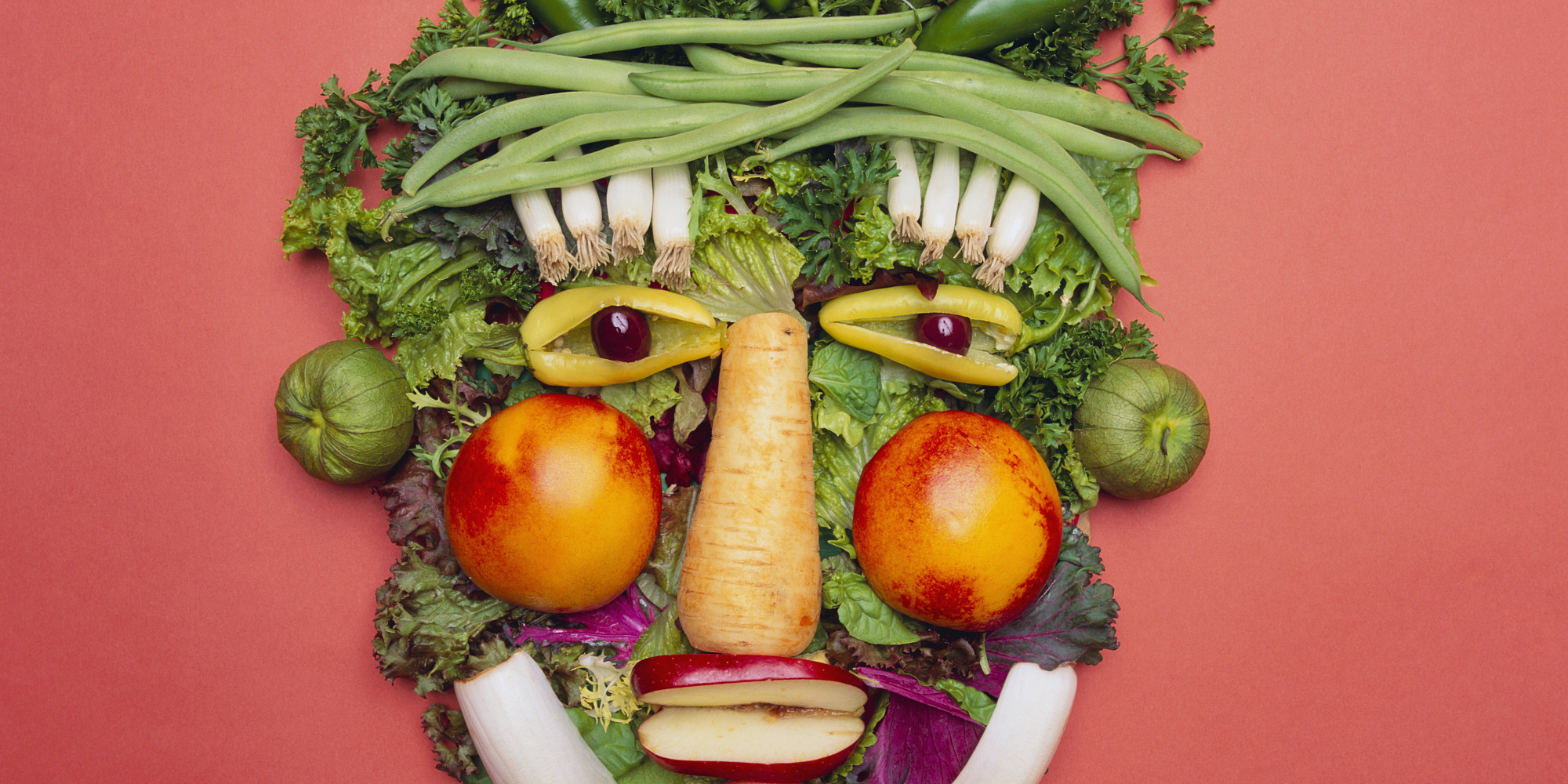 Verduras dispuestas creando una cara