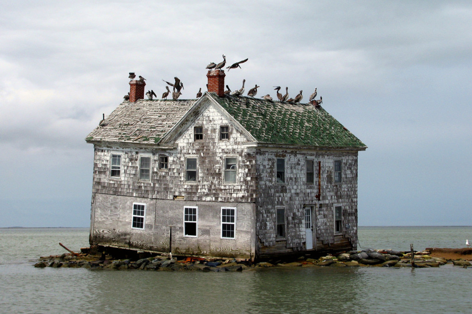 7. Isla abandonada [Netherlands]