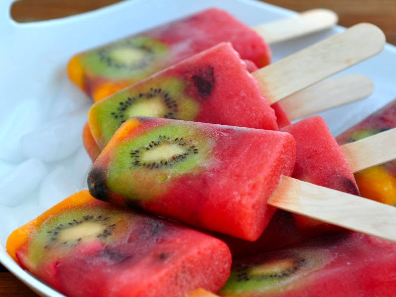 6. Paletas de frutas frescas