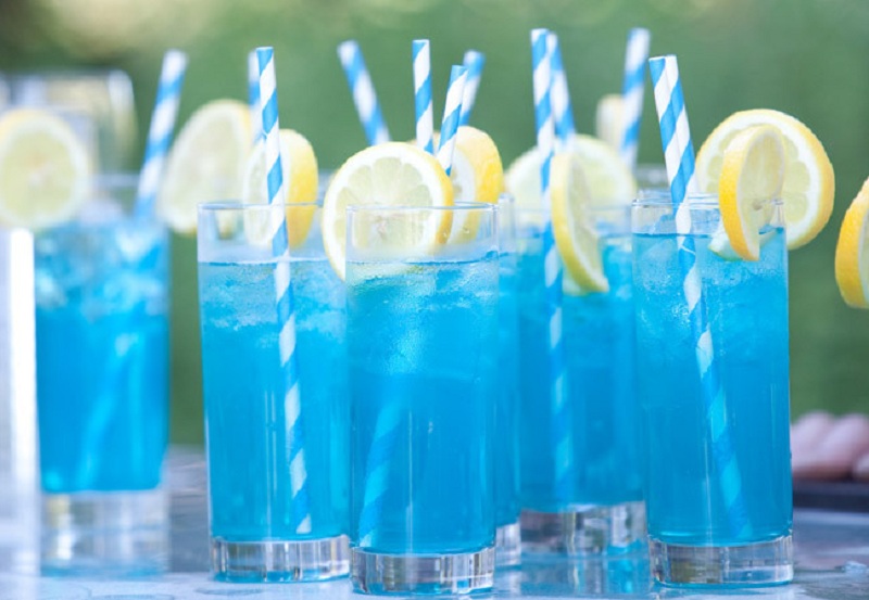 Cóctel de limonada eléctrica - Quirky Summer Drinks 4